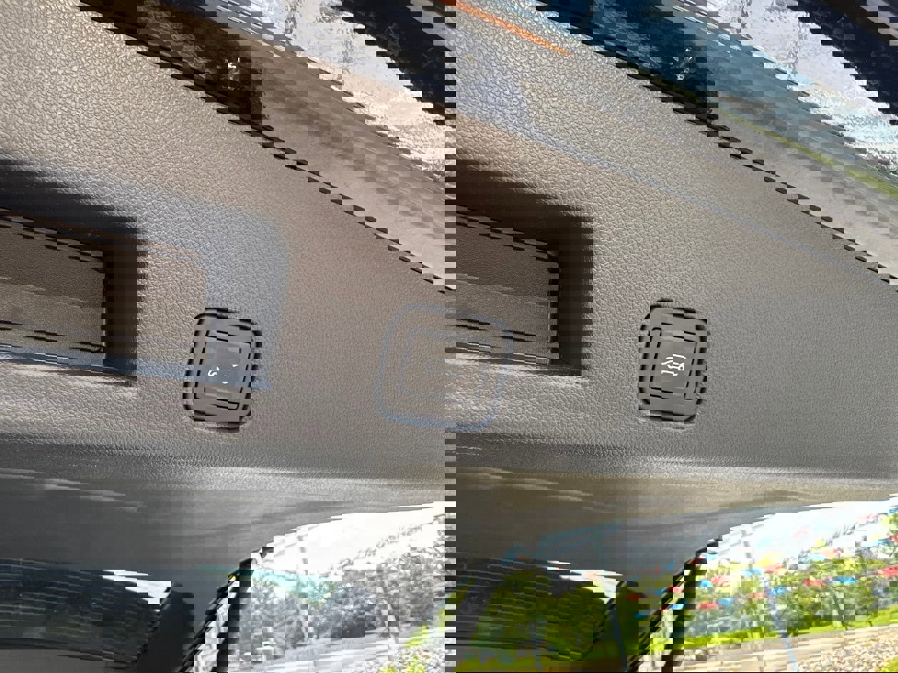 Used 2024 Chevrolet Traverse RS image 11