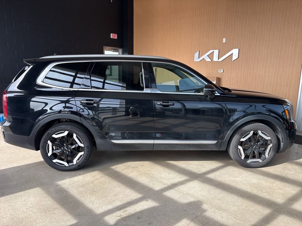 Certified 2023 Kia Telluride S w/ S Sunroof Package AWD/4WD image 15