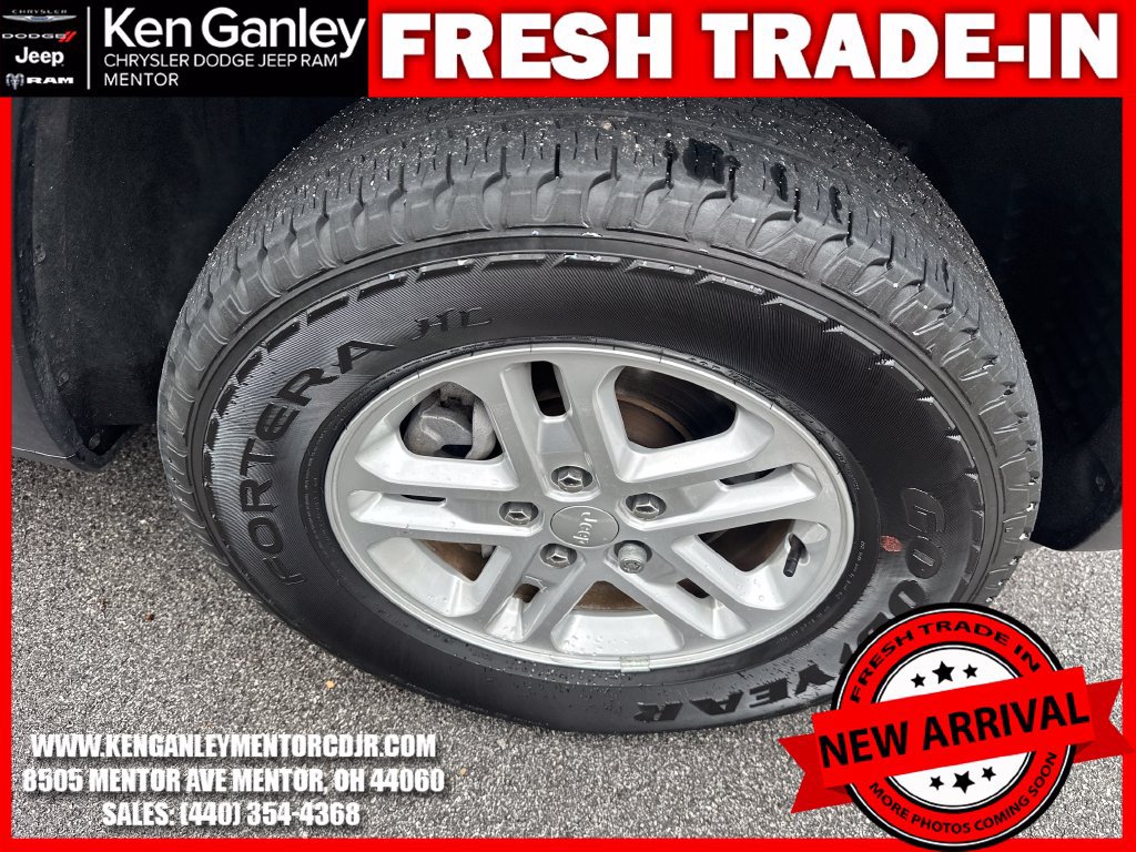 Used 2023 Jeep Grand Cherokee Laredo AWD/4WD image 10