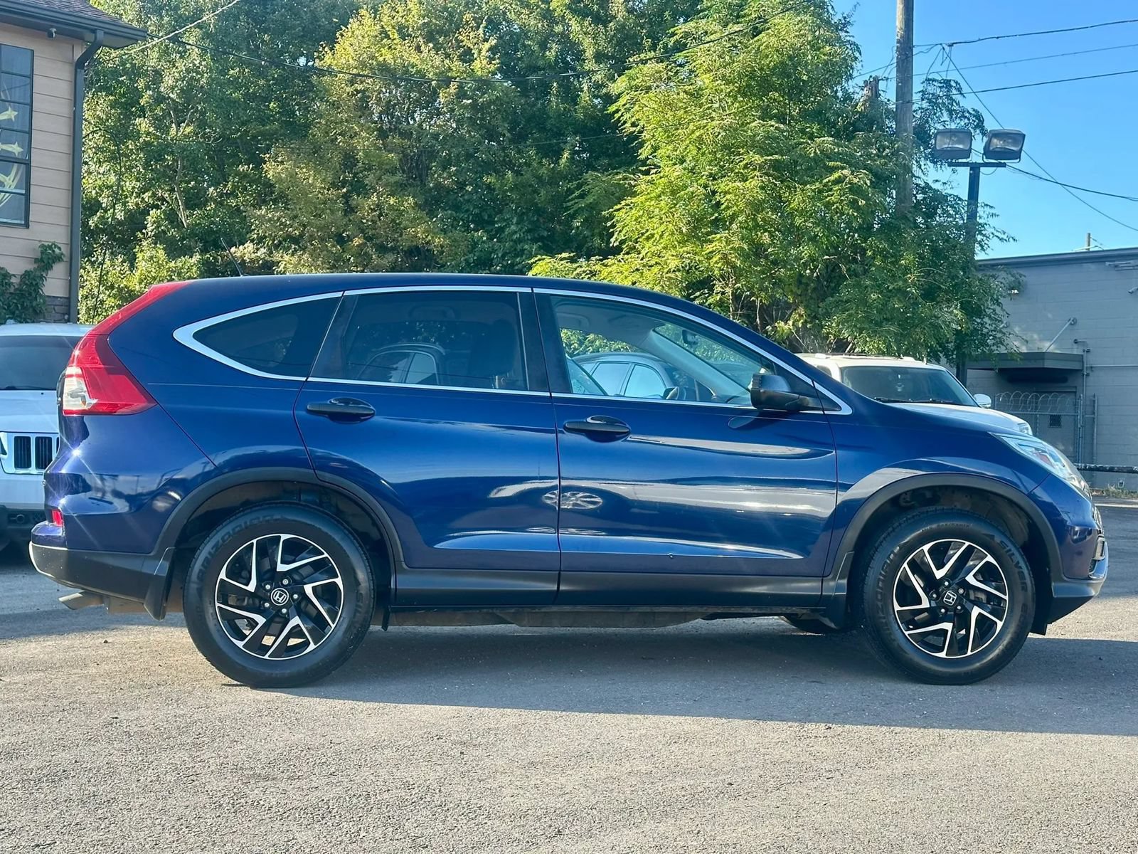 Used 2016 Honda CR-V SE image 2