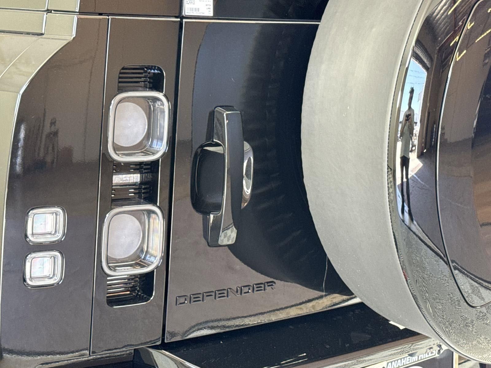 Certified 2024 Land Rover Defender 110 X AWD/4WD image 31