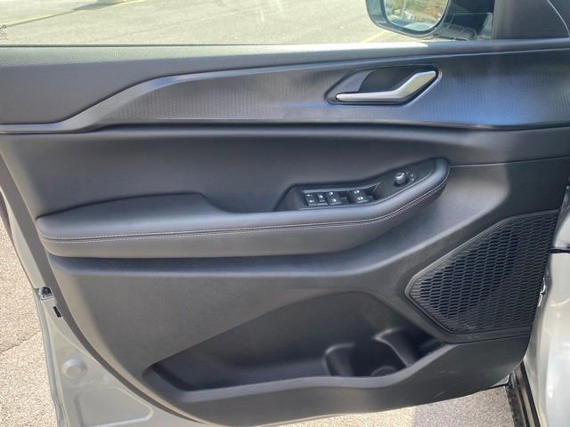 New 2025 Jeep Grand Cherokee Altitude w/ Trailer Tow Package image 12