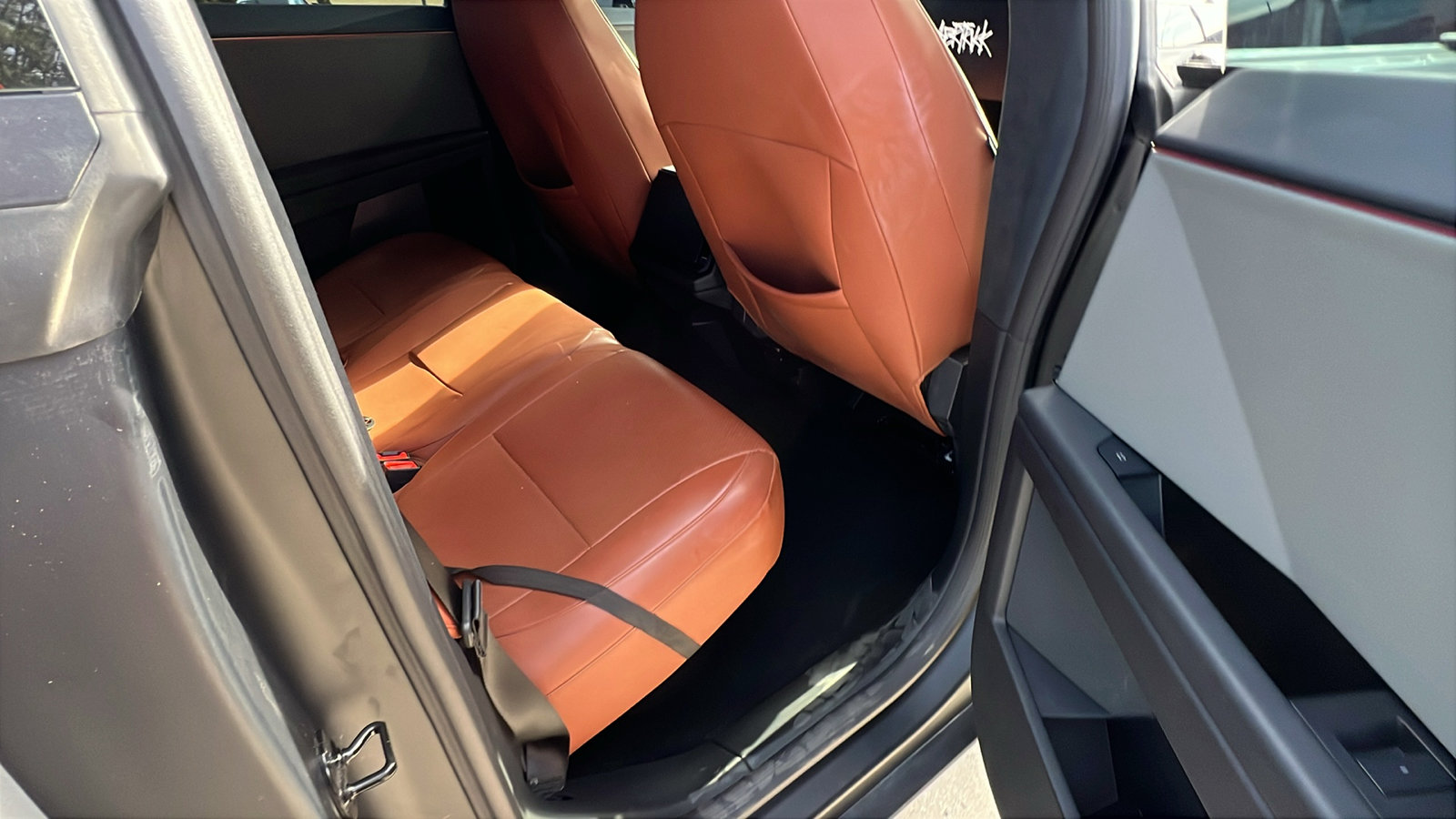 Used 2025 Tesla Cybertruck AWD Crew Cab image 21