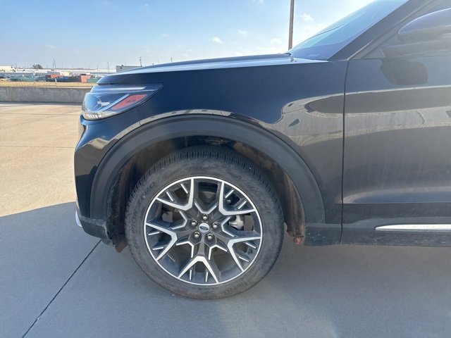 Used 2025 Ford Explorer Platinum w/ Ultimate Package image 9