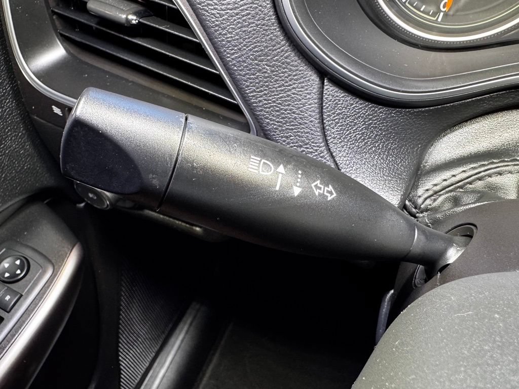Used 2019 Jeep Cherokee Latitude w/ Popular Appearance Group AWD/4WD image 28
