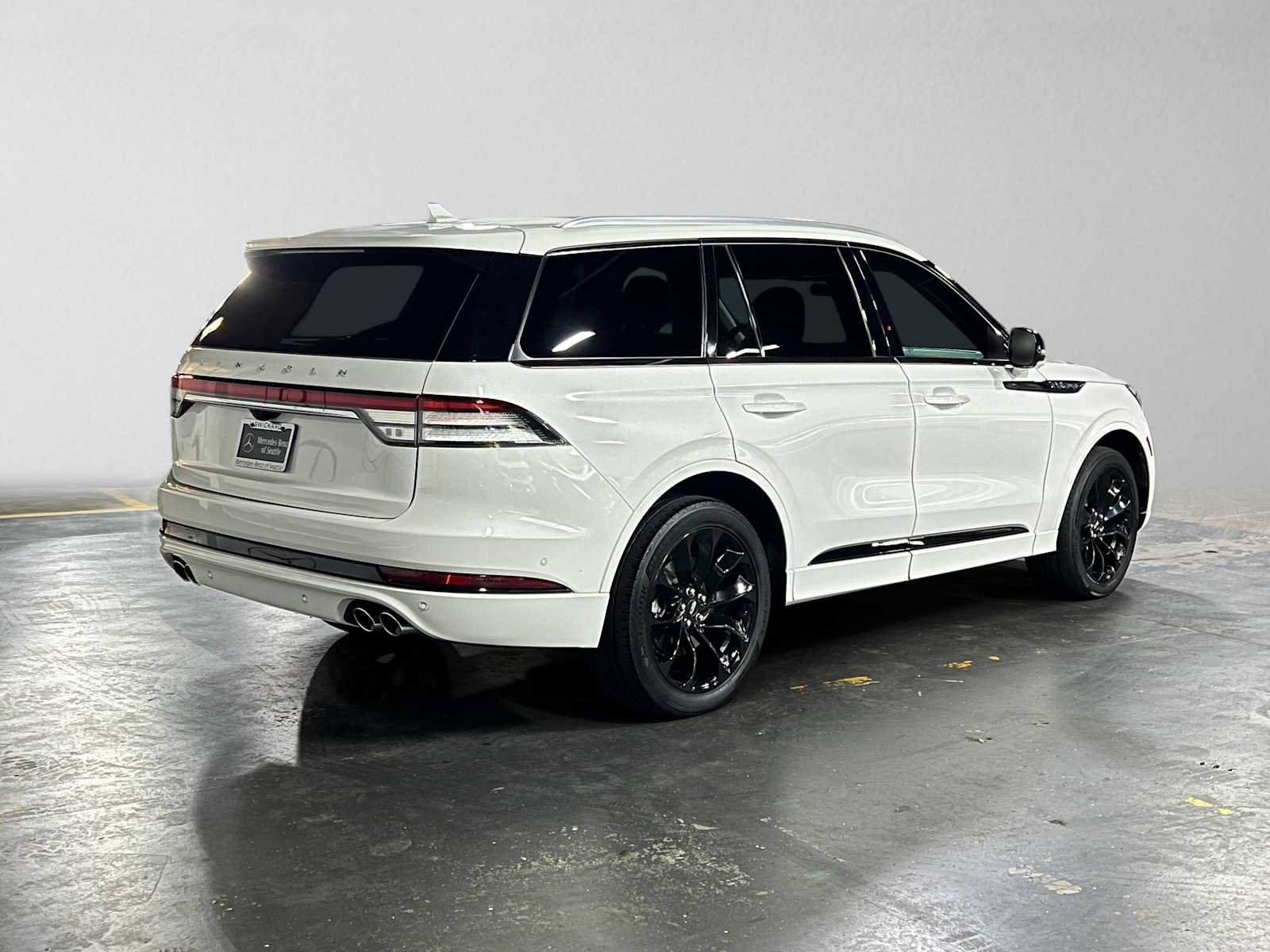 Used 2023 Lincoln Aviator Grand Touring w/ Equipment Group 301A AWD/4WD image 3