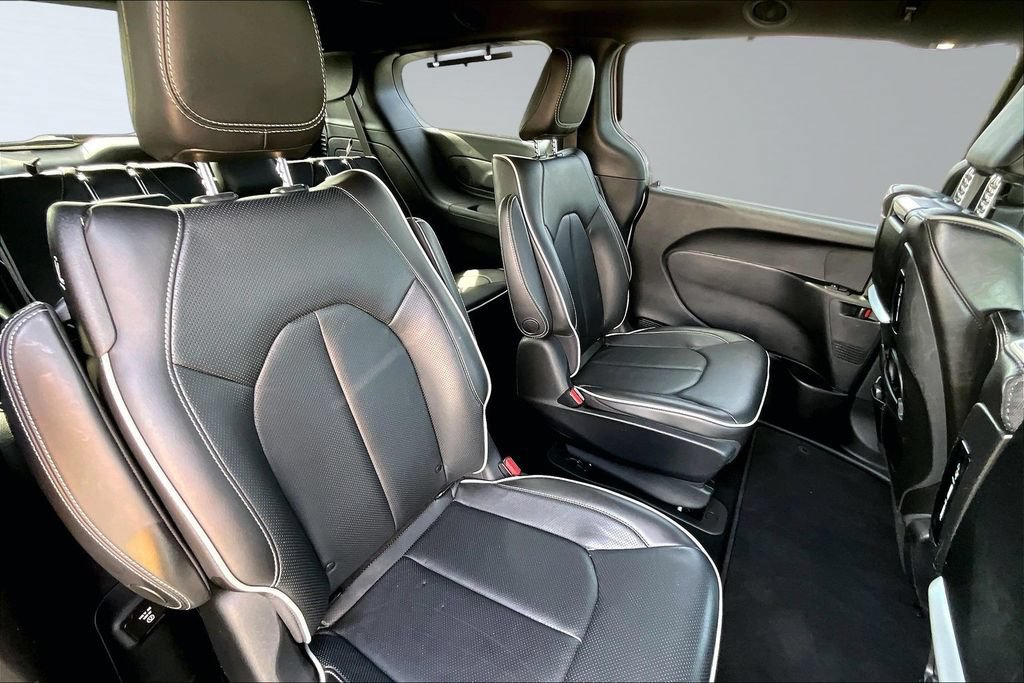 Used 2020 Chrysler Pacifica Limited w/ Advanced Safetytec Group FWD image 27