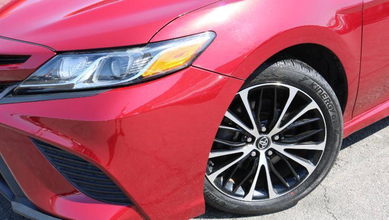 Used 2018 Toyota Camry SE image 4