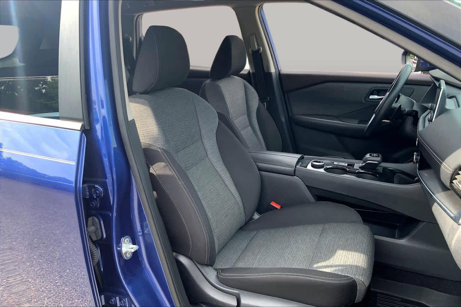 Used 2022 Nissan Rogue SV AWD/4WD image 9