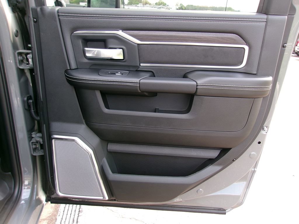 New 2026 RAM 2500 Laramie AWD/4WD image 8