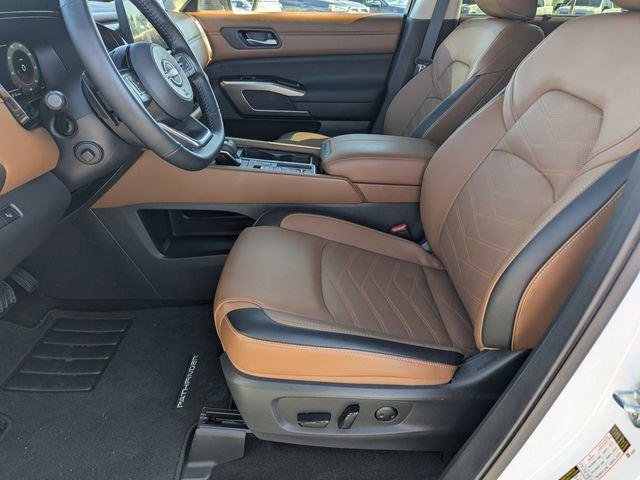 Used 2025 Nissan Pathfinder Platinum w/ Cargo Package image 14