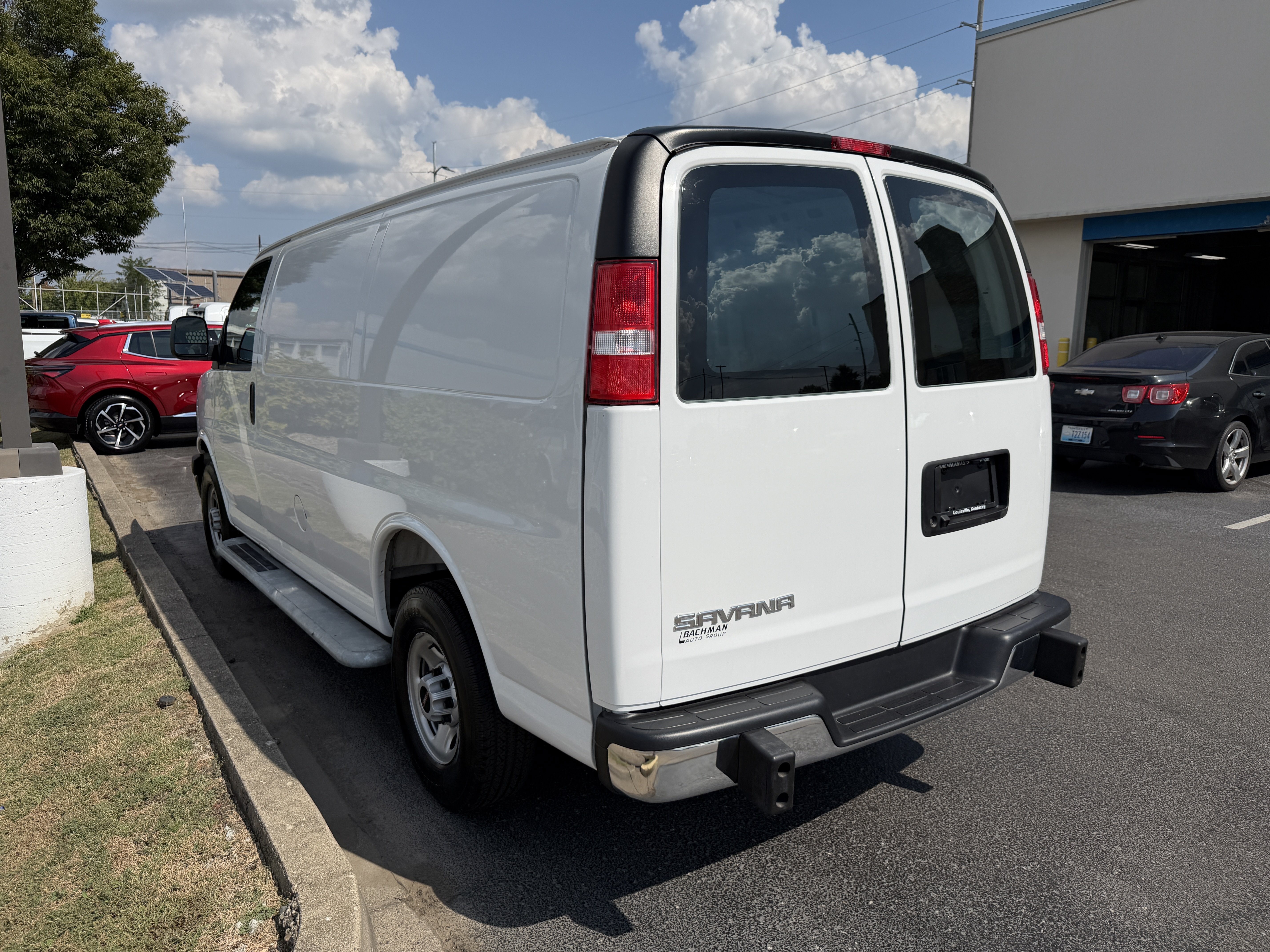 Used 2025 GMC Savana 2500 w/ Driver Convenience Package RWD image 5
