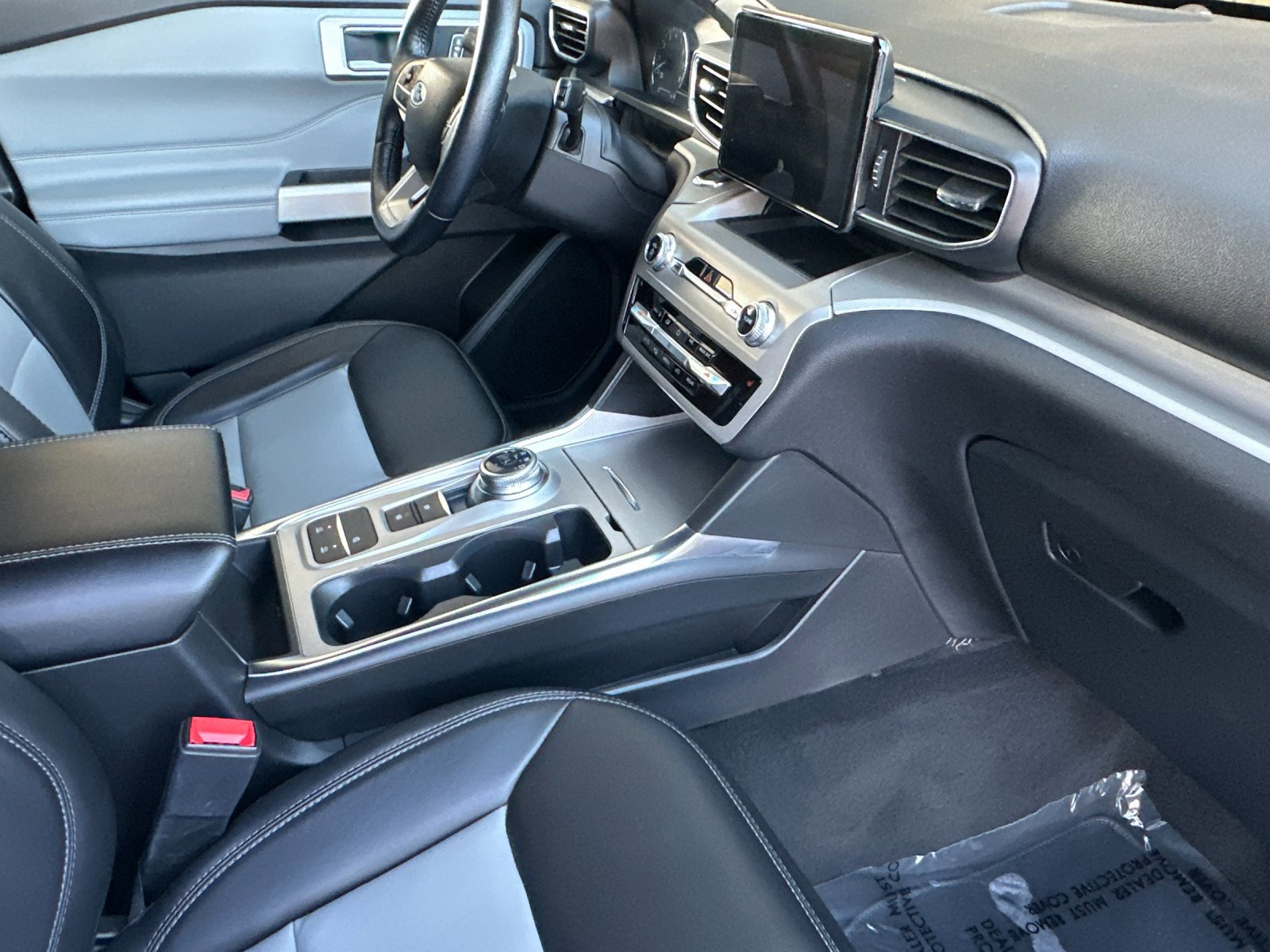 Certified 2022 Ford Explorer XLT w/ Equipment Group 202A image 18