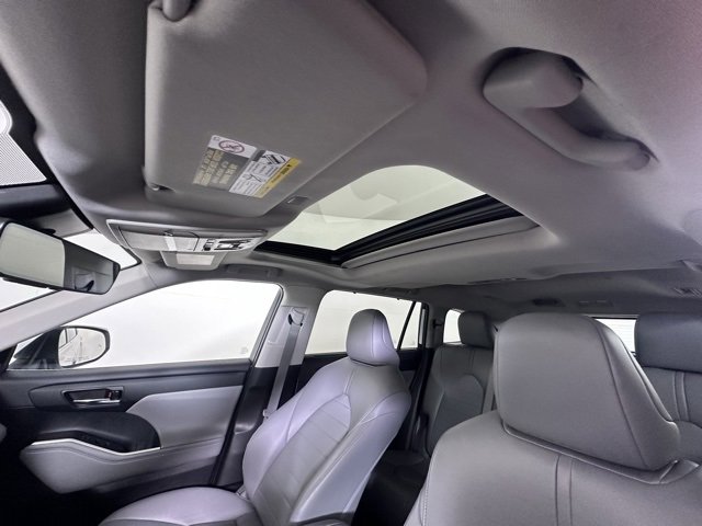 Used 2022 Toyota Highlander XLE image 26