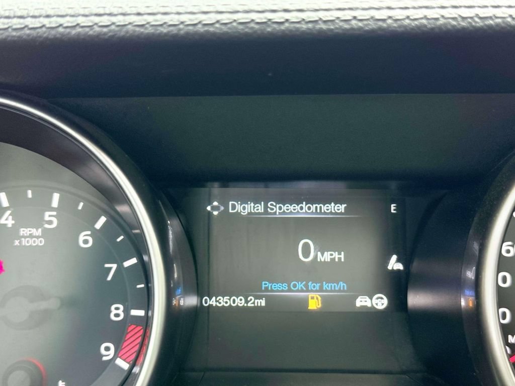 Used 2016 Ford Mustang Shelby GT350 w/ Technology Package RWD image 18
