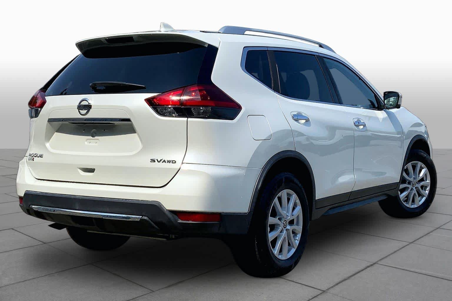 Used 2018 Nissan Rogue SV w/ Sun & Sound Touring Package AWD/4WD image 13