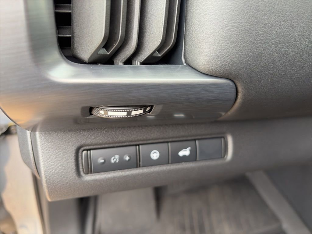 Used 2025 Nissan Pathfinder SL w/ Black Appearance Package image 12