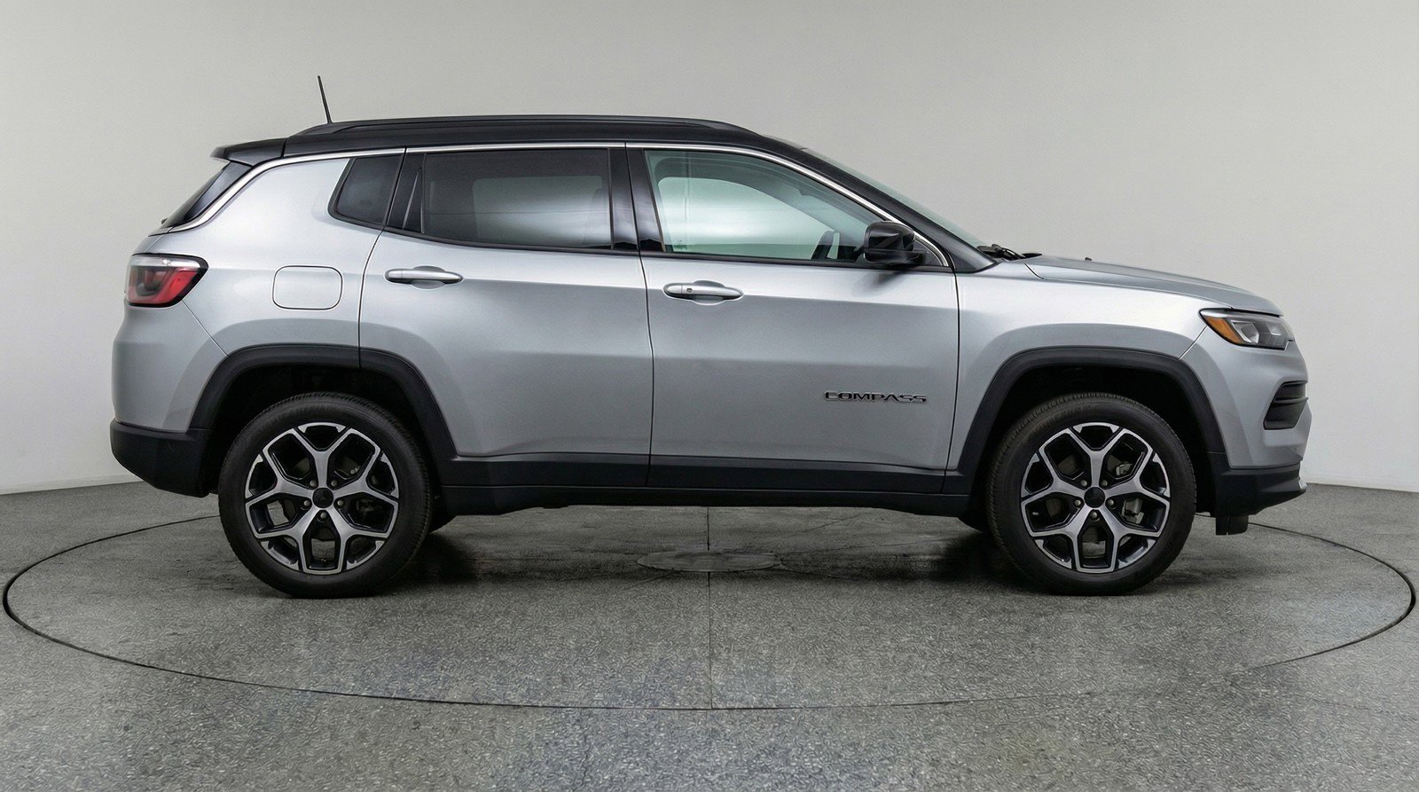 Used 2025 Jeep Compass Limited image 11