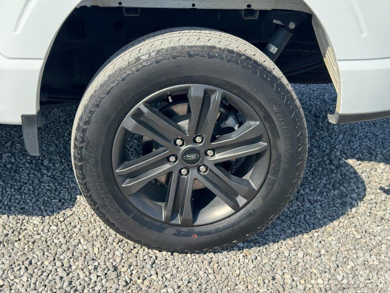 Used 2022 Ford F150 Lariat w/ Max Trailer Tow Package image 11