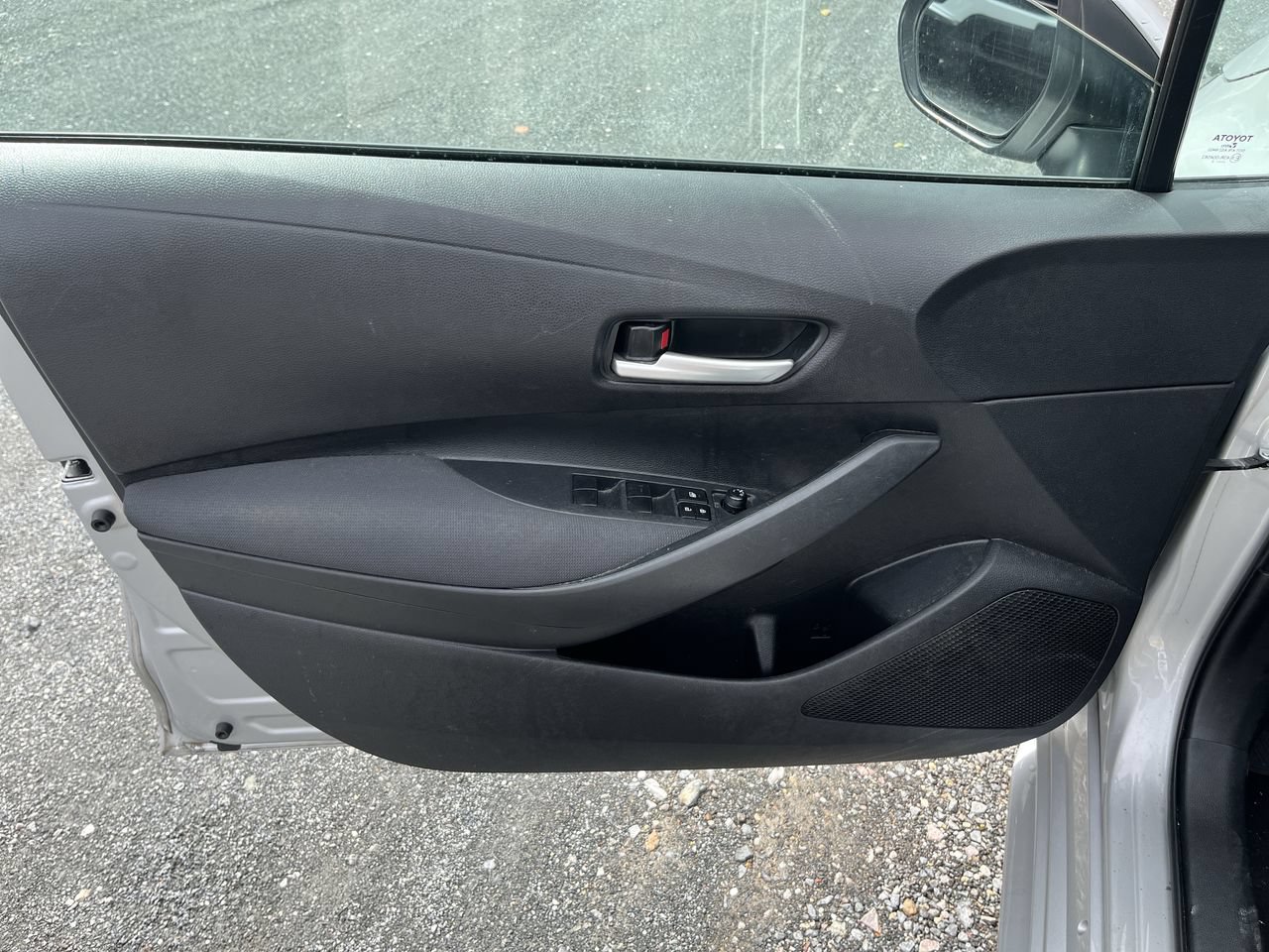 Used 2020 Toyota Corolla LE w/ Carpet Mat Package (TMS) FWD image 3