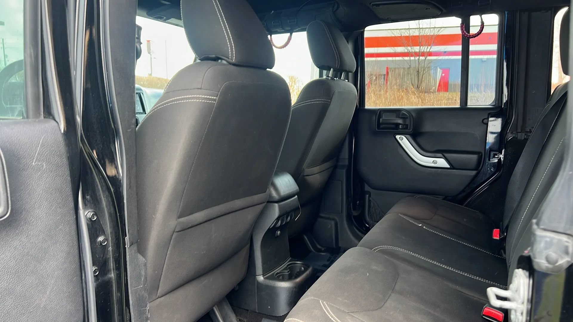 Used 2016 Jeep Wrangler Unlimited Sahara AWD/4WD image 12