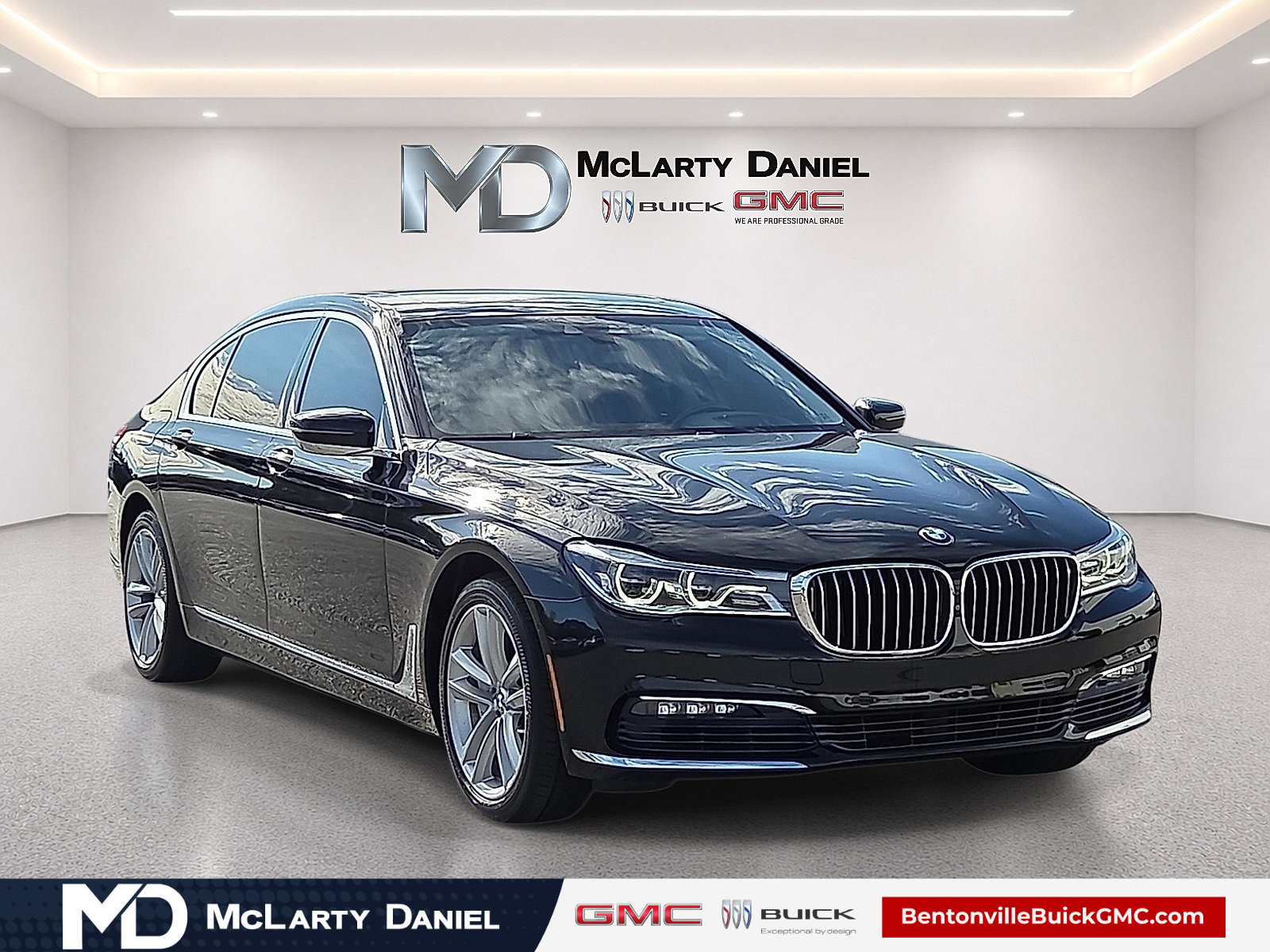 Used 2017 BMW 750i xDrive AWD/4WD image 1