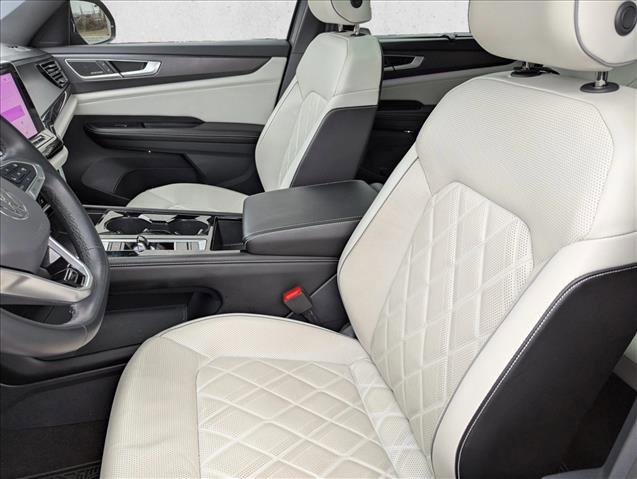 Used 2024 Volkswagen Atlas Cross Sport SEL Premium R-Line image 24