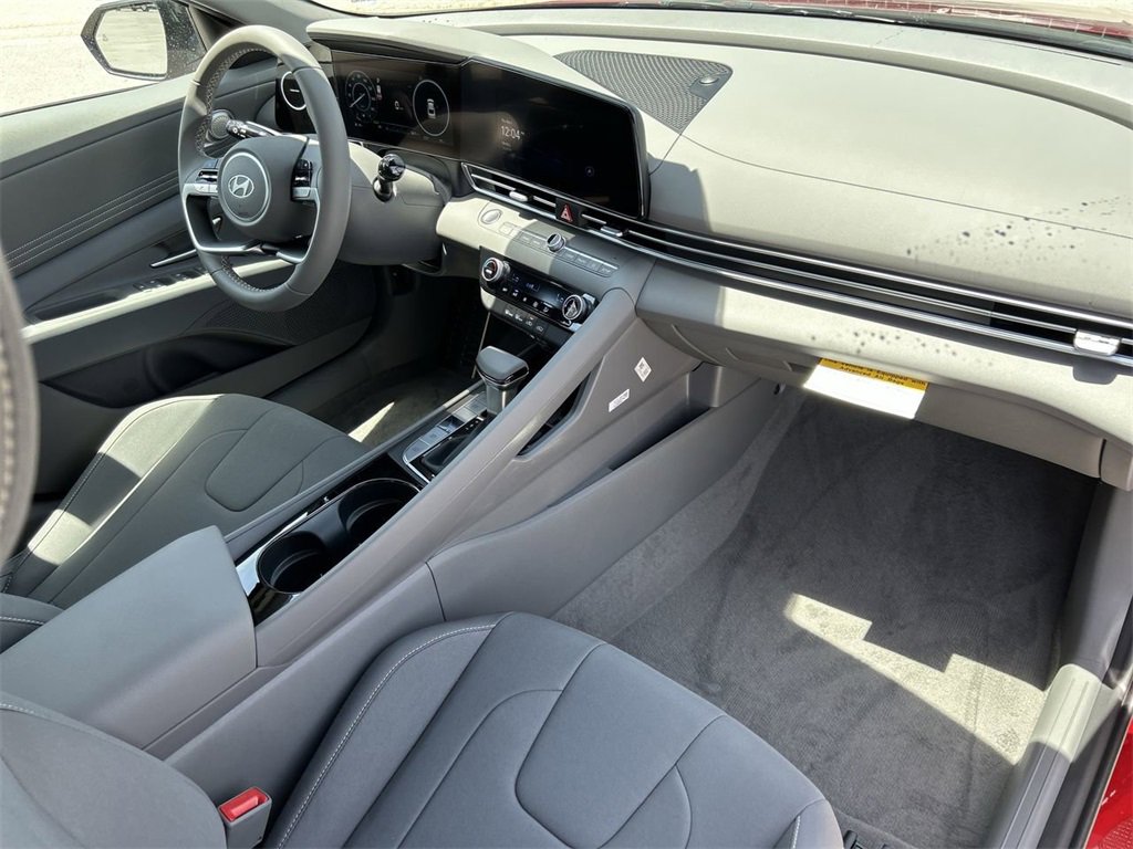 New 2025 Hyundai Elantra SEL image 18