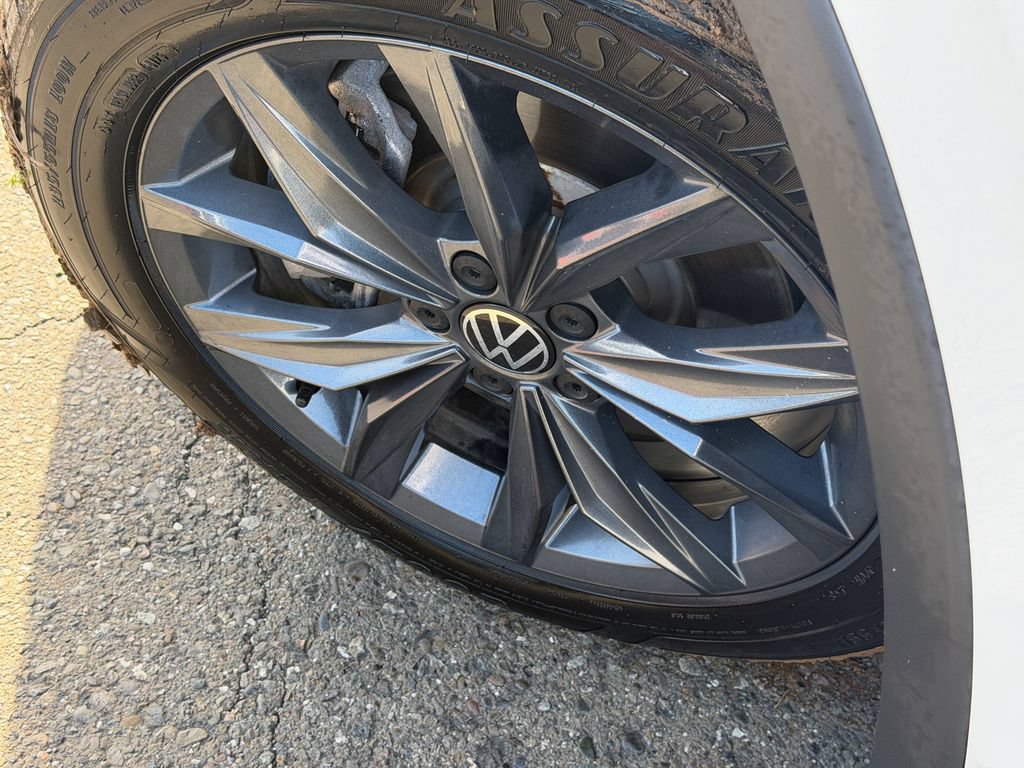 Used 2023 Volkswagen Tiguan SE w/ Panoramic Sunroof Package AWD/4WD image 10