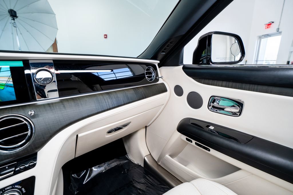 Used 2022 Rolls-Royce Ghost image 38