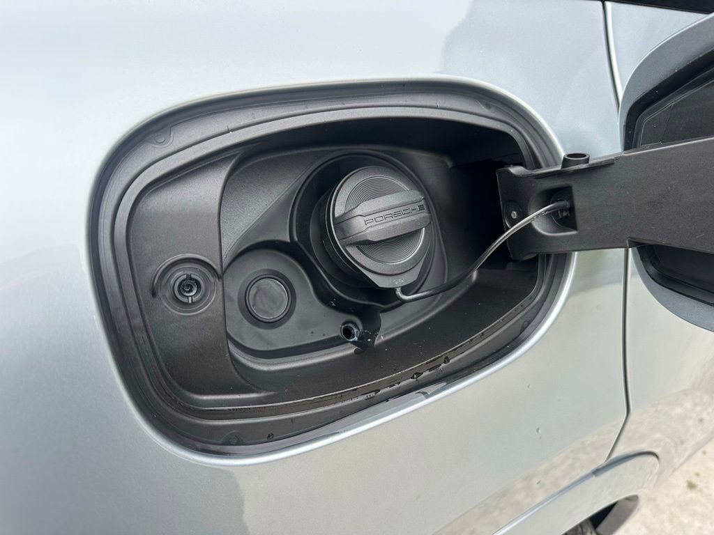 Used 2026 Porsche Cayenne E-Hybrid Coupe image 45