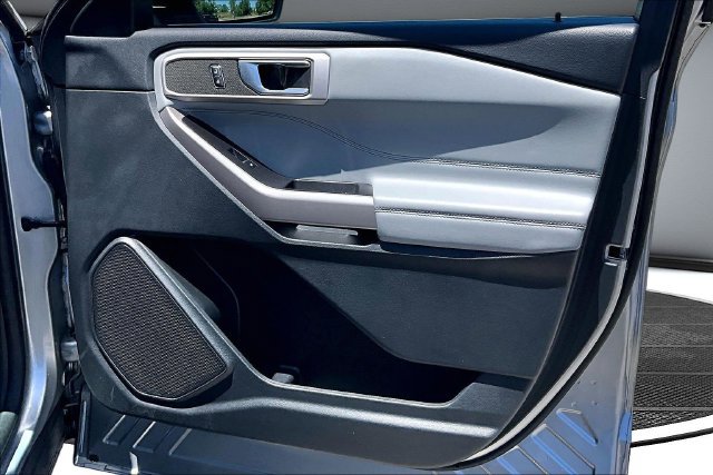 Used 2023 Ford Explorer XLT w/ Equipment Group 202A AWD/4WD image 28