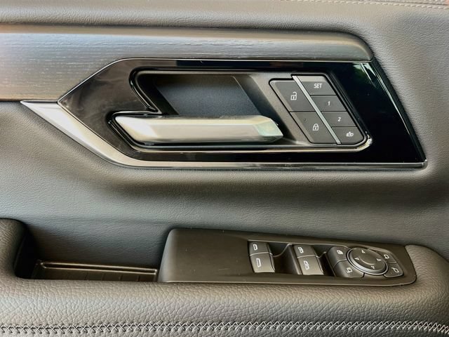 New 2026 GMC Yukon Denali w/ Denali Reserve Package AWD/4WD image 13