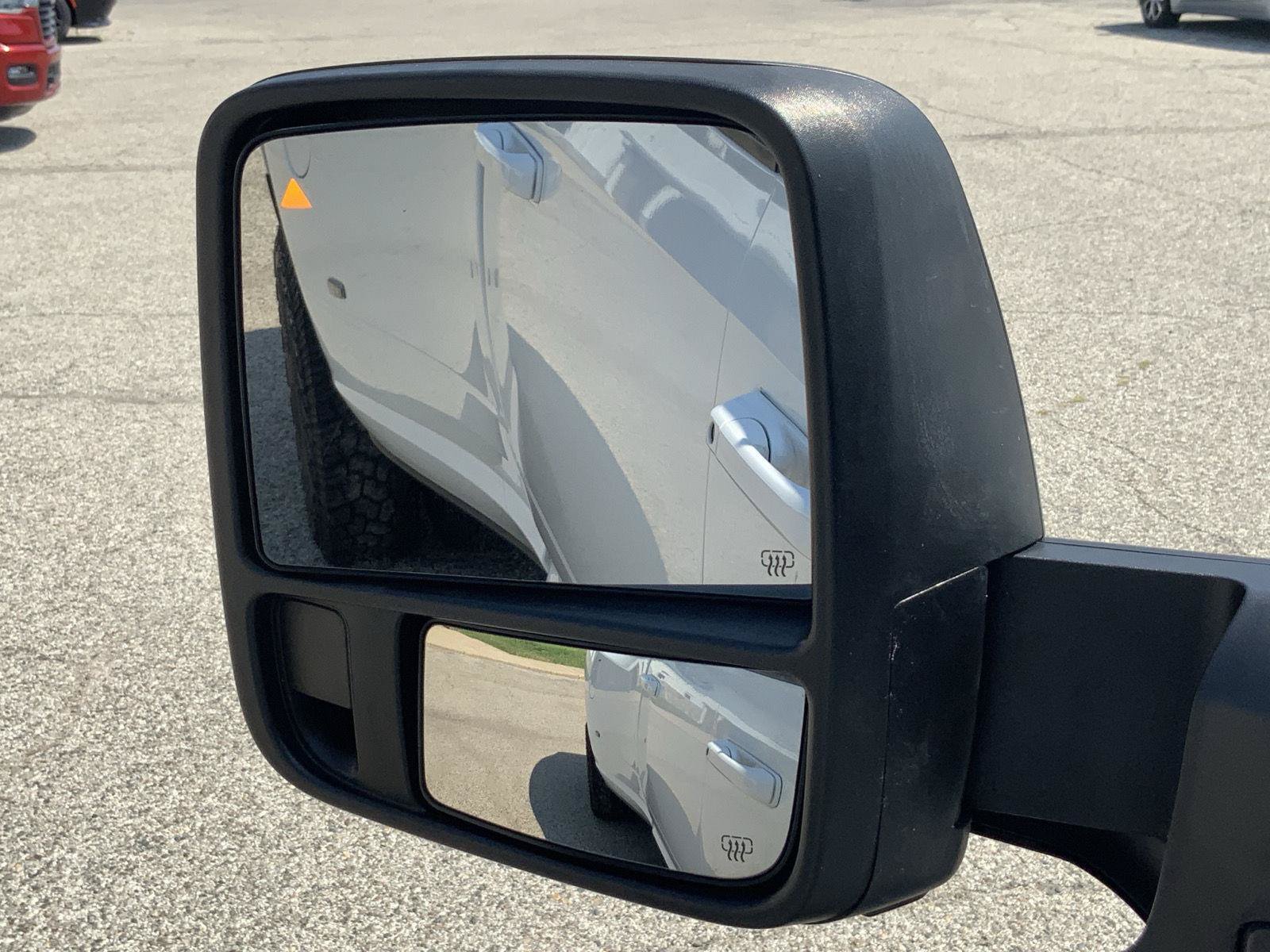 Used 2024 RAM 3500 Big Horn w/ Night Edition AWD/4WD image 19