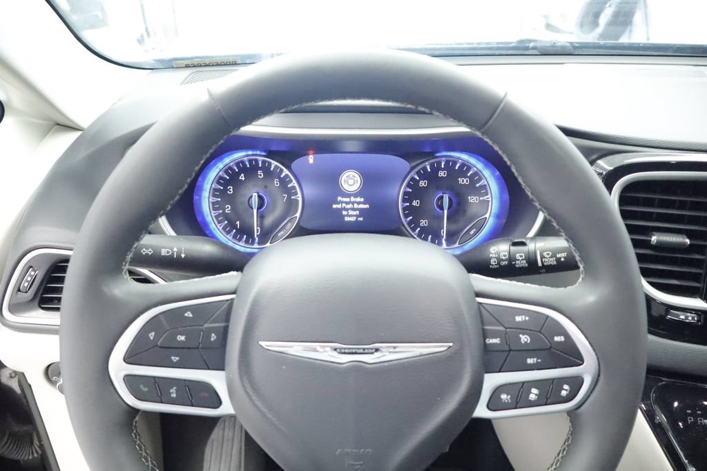 Certified 2023 Chrysler Pacifica Touring-L FWD image 25