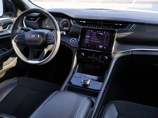 Used 2024 Jeep Grand Cherokee Altitude image 17