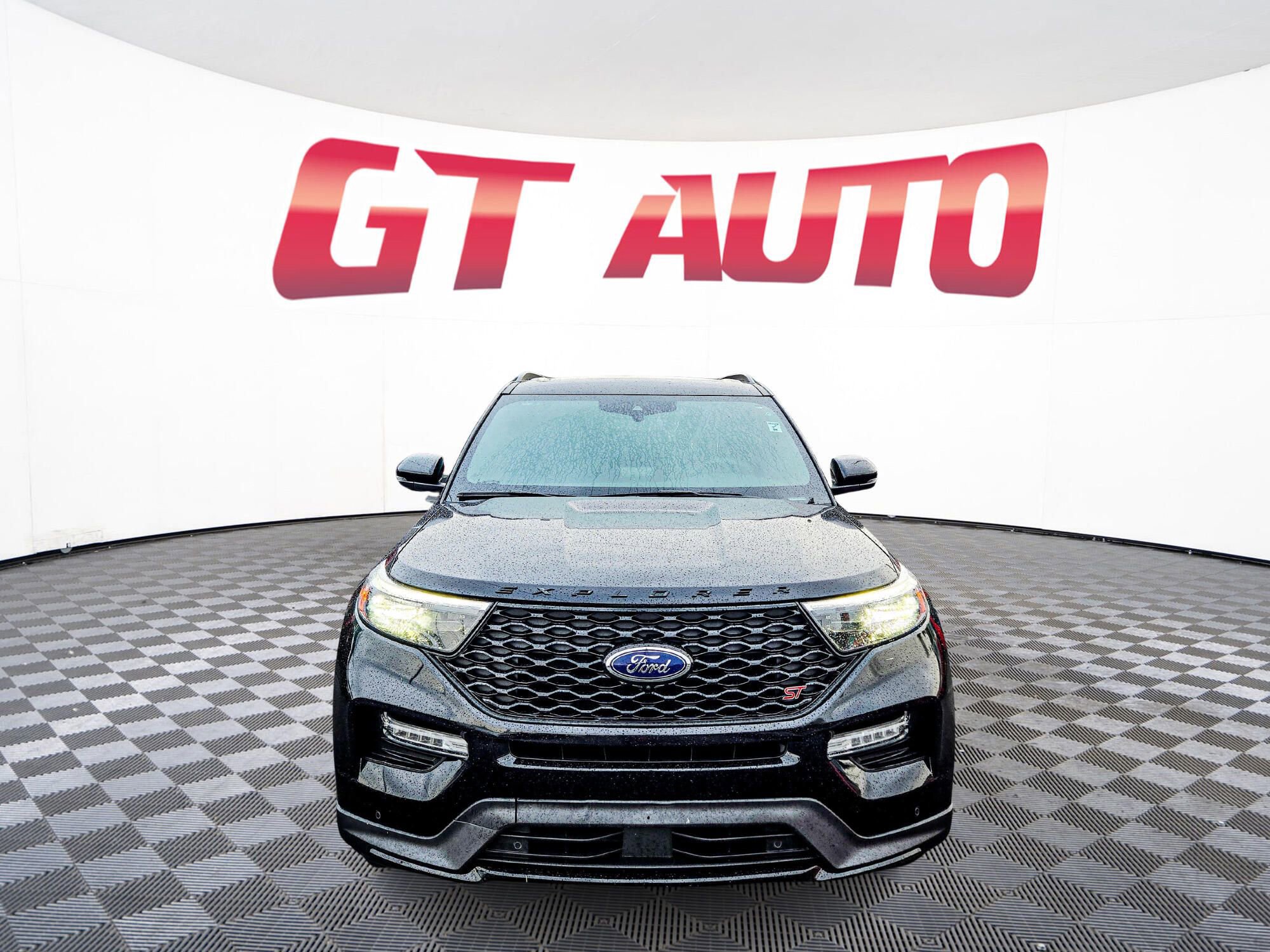 Used 2024 Ford Explorer ST w/ Equipment Group 401A image 2