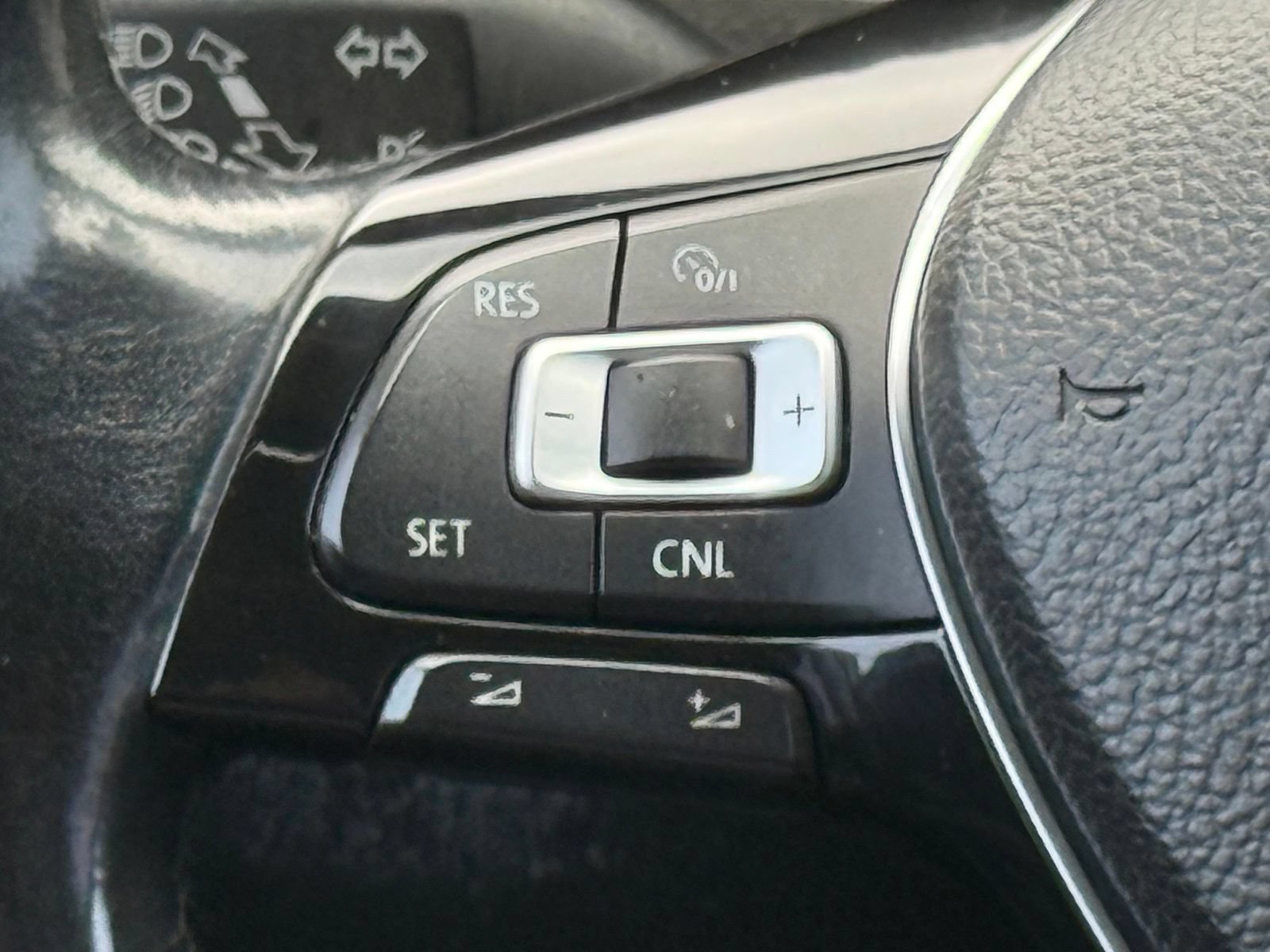 Used 2017 Volkswagen Passat 1.8T SE FWD image 27