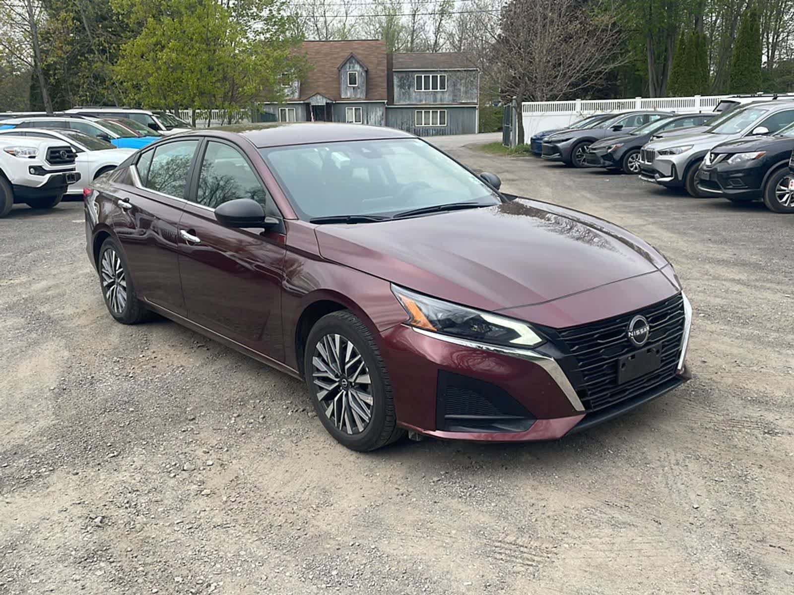 Used 2024 Nissan Altima 2.5 SV FWD image 10