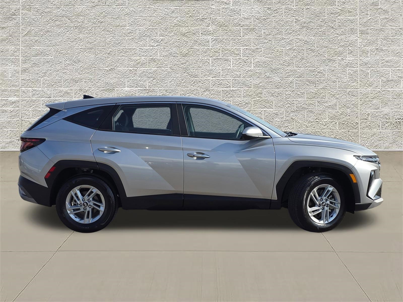 Used 2025 Hyundai Tucson SE image 8