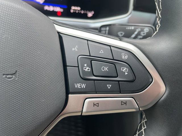 Certified 2025 Volkswagen Taos SE w/ Panoramic Sunroof Package AWD/4WD image 15