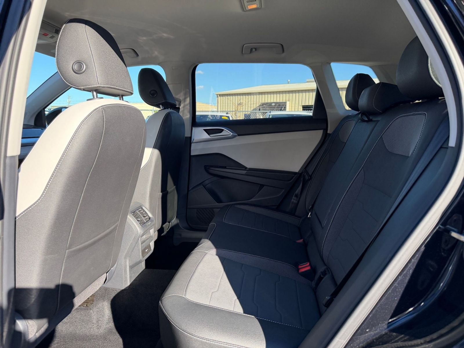 Used 2025 Volkswagen Taos SE image 25