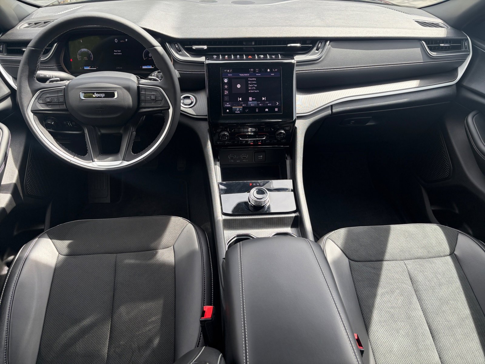 Used 2025 Jeep Grand Cherokee Altitude image 16