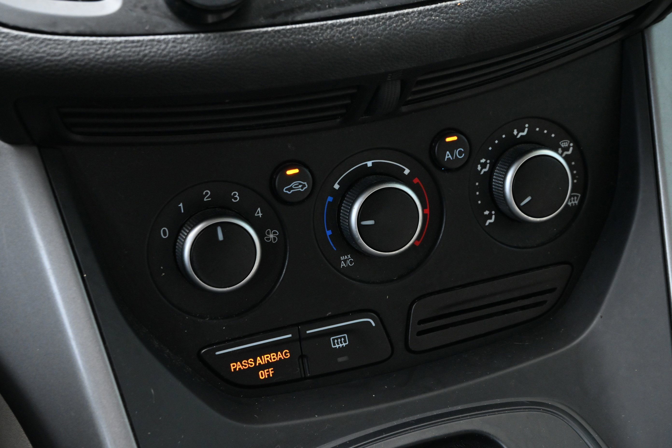 Used 2015 Ford Escape SE image 19