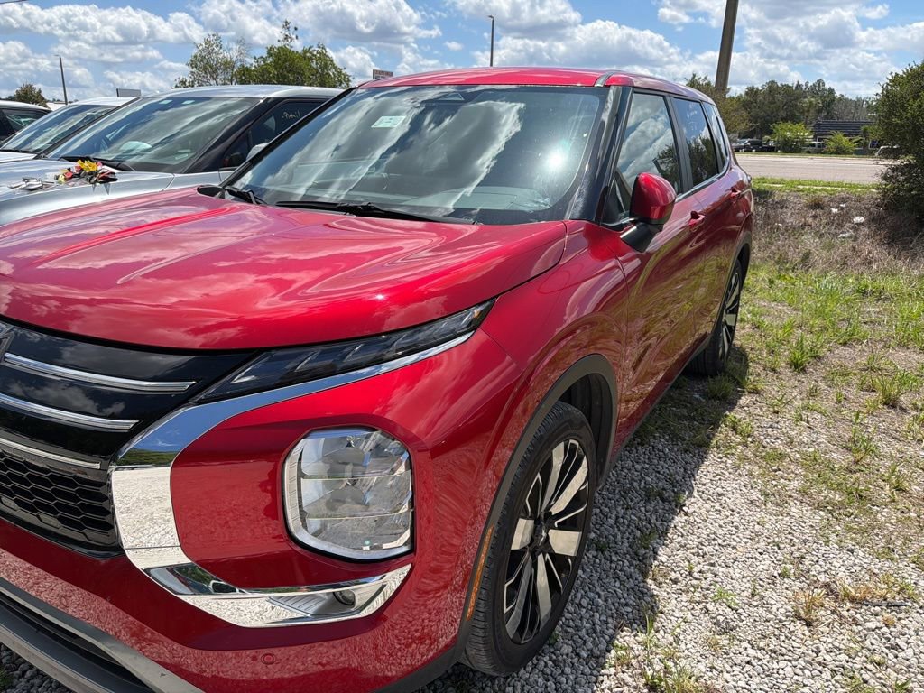 Used 2025 Mitsubishi Outlander SE