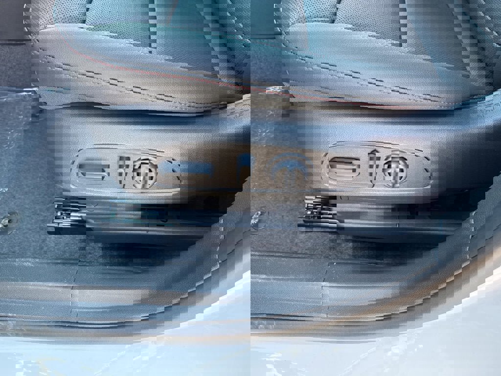 New 2025 Chevrolet Trax RS w/ Driver Confidence Package image 14