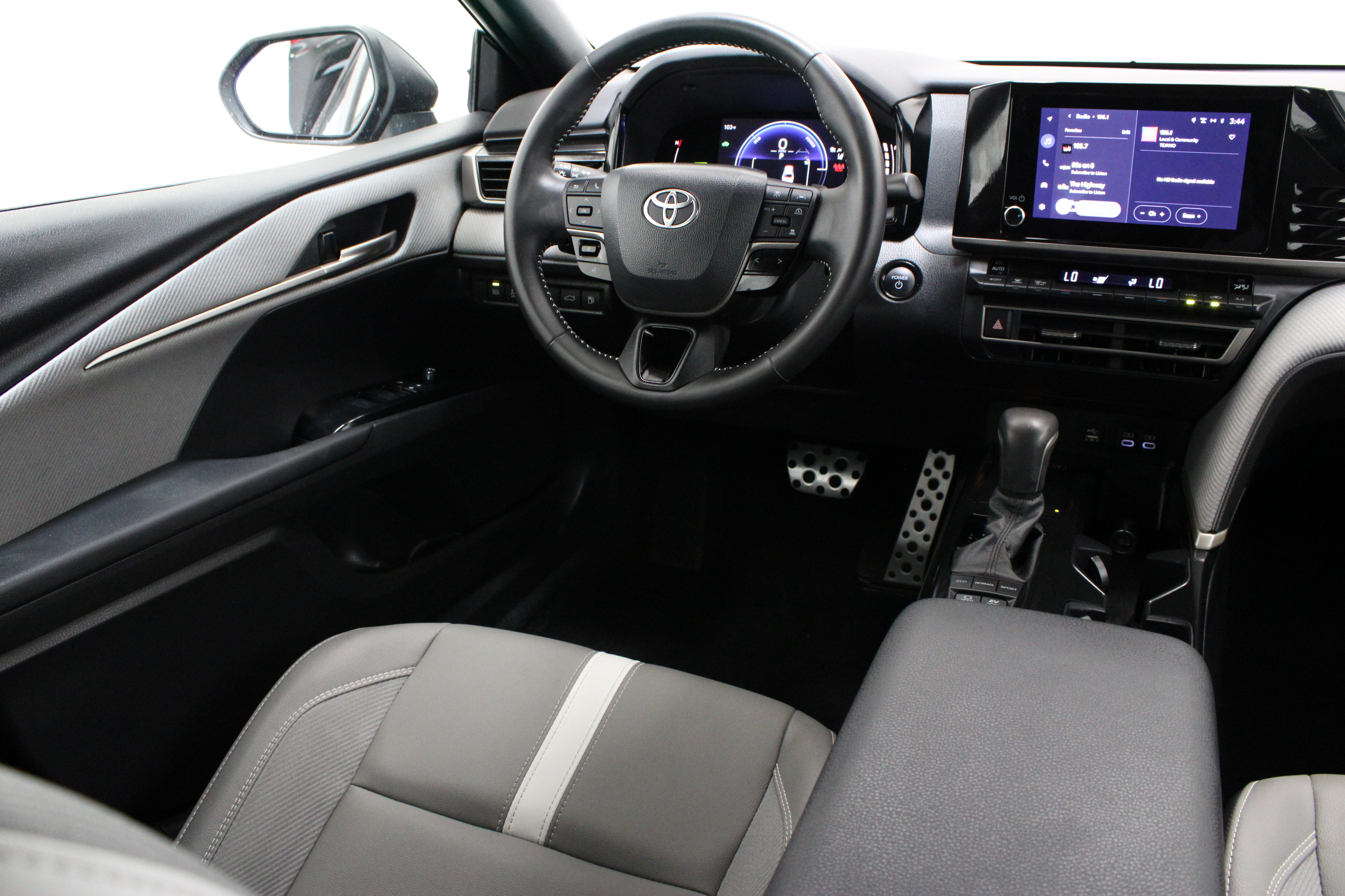 Used 2026 Toyota Camry SE w/ Convenience Package FWD image 30