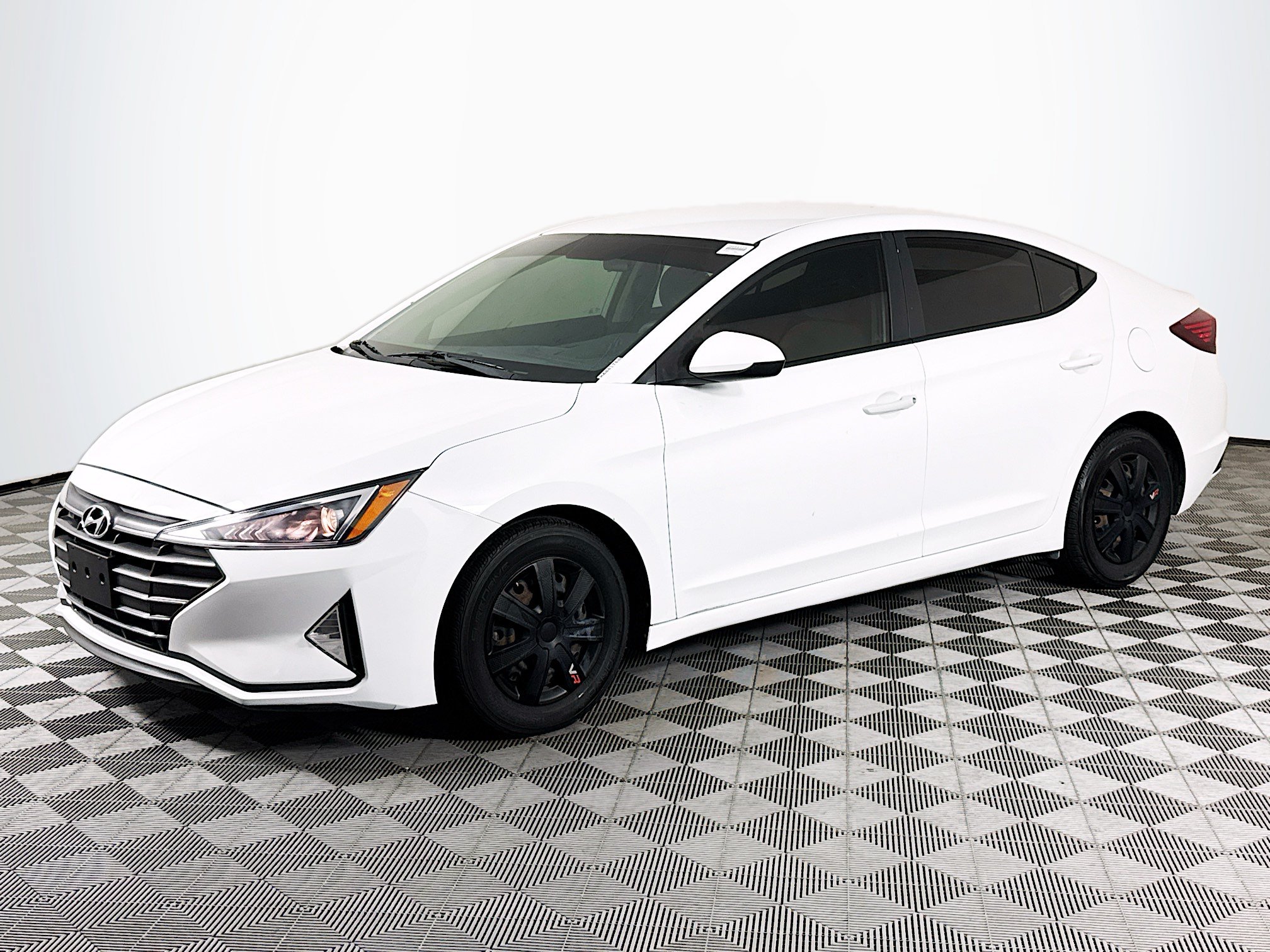 Used 2019 Hyundai Elantra SE FWD image 4