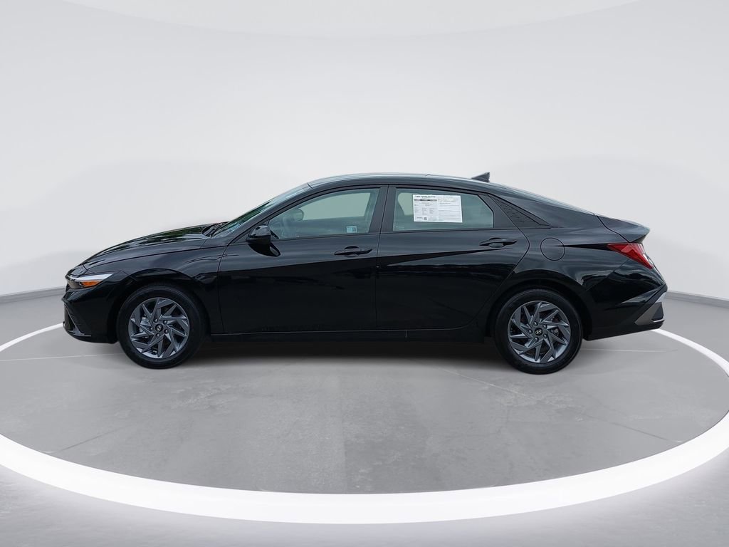 Certified 2025 Hyundai Elantra Hybrid FWD image 8