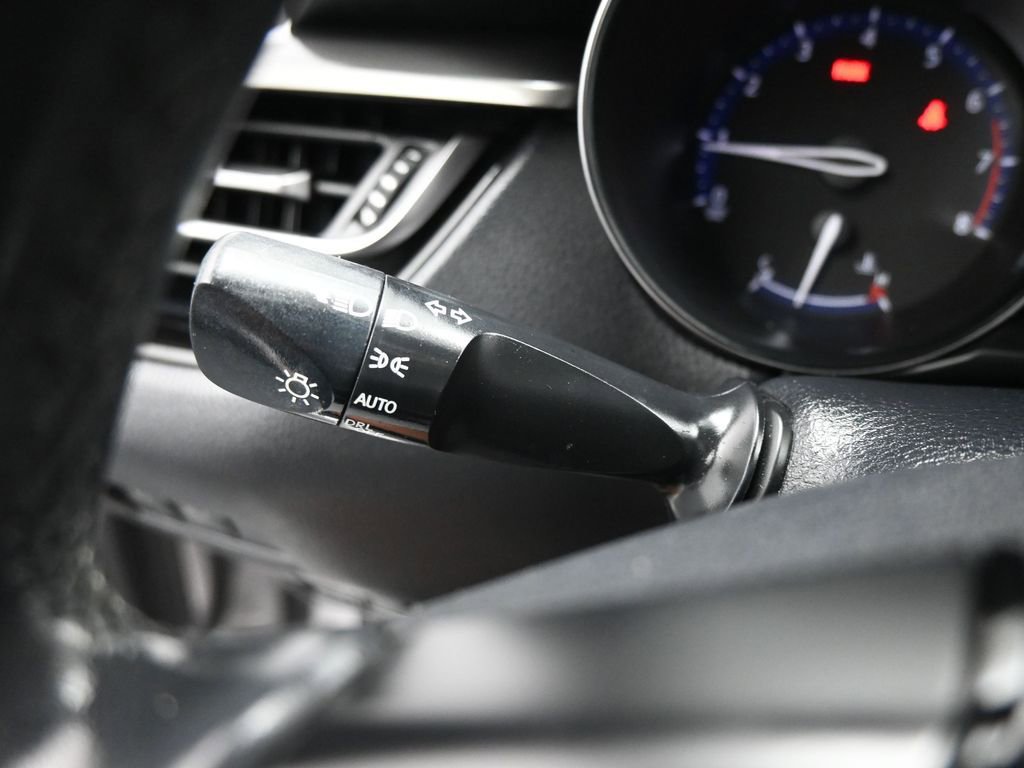 Used 2018 Toyota C-HR XLE image 11